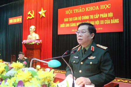 Trung tướng Nguyễn Trọng Nghĩa, Phó Chủ nhiệm Tổng cục Chính trị QĐND Việt Nam phát biểu chỉ đạo tại hội thảo.