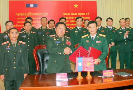 Bộ CHQS 2 tỉnh Sơn La và U Đôm Xay ký biên bản ghi nhớ năm 2017.