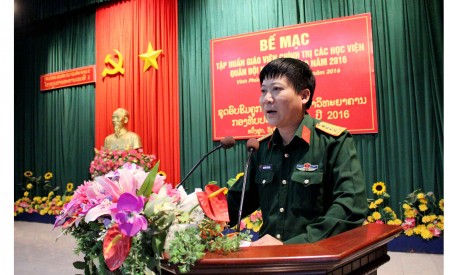 Đại tá Nguyễn Như Bách, Phó Chủ nhiệm Chính trị Quân khu phát biểu bế mạc lớp tập huấn.
