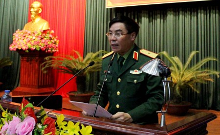 Thiếu tướng Phạm Đức Duyên, Phó Chính ủy Quân khu phát biểu khai mạc hội thi.