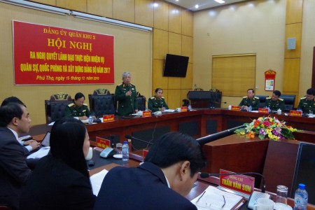 Thượng tướng Nguyễn Chí Vịnh phát biểu tại hội nghị.