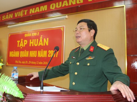 Đại tá Nguyễn Hữu Trung, Phó Chủ nhiệm Hậu cần Quân khu phát biểu khai mạc hội nghị tập huấn Ngành Quân nhu năm 2017.