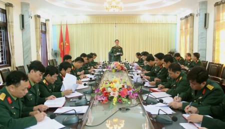 Đại tá Nguyễn An Phong chủ trì hội nghị.