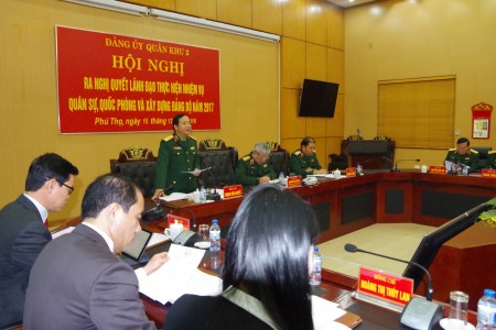  Thiếu tướng Trịnh Văn Quyết, Bí thư Đảng ủy, Chính ủy QK kết luận Hội nghị.