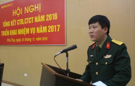 Đại Tá Nguyễn Như Bách, Phó Chủ nhiệm Chính trị Quân khu đọc báo cáo tổng kết hoạt động CTĐ, CTCT.