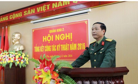 Đại tá Nguyễn Thanh Liêm, Chủ nhiệm Kỹ thuật Quân khu chủ trì hội nghị.