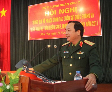 Thiếu tướng Trịnh Văn Quyết, Bí thư Đảng ủy, Chính ủy QK phát biểu chỉ đạo tại hội nghị.