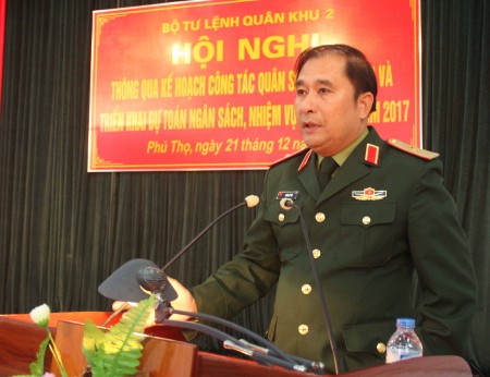 Thiếu tướng Phùng Sĩ Tấn Phó Tư lệnh, Tham mưu trưởng Quân khu, Phụ trách Tư lệnh Quân khu kết luận các nội dung tại hội nghị.