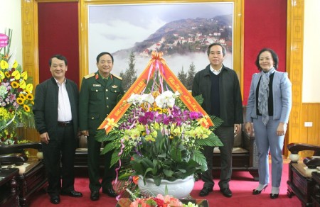 Thiếu tướng Trịnh Văn Quyết, Bí thư Đảng ủy, Chính ủy Quân khu chúc Tết Ban Chỉ đạo Tây Bắc.