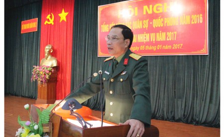 Đại tá Trần Minh Phong, Phó Tham mưu trưởng Quân khu chủ trì hội nghị.