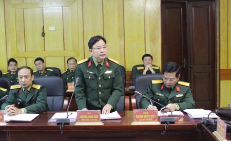 Đại tá Nguyễn Công Dần, phát biểu ý kiến tại hội nghị.