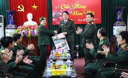 Phó Tư lệnh Quân khu động viên cán bộ, chiến sỹ Công an tỉnh Hà Giang.
