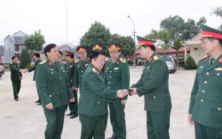  Phó Tư lệnh Quân khu đến thăm, nắm tình hình Ban CHQS huyện Hàm Yên.