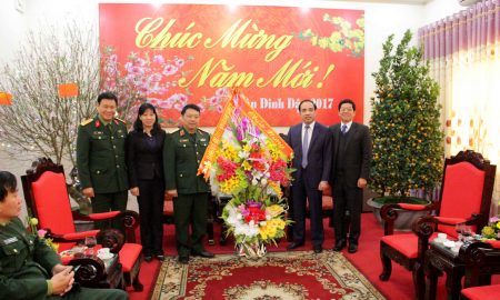 Phó Tư lệnh Quân khu chúc tết Tỉnh ủy, HĐND, UBND Tỉnh Tuyên Quang.