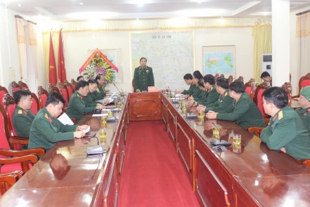 Đồng chí Tư lệnh làm việc tại Bộ CHQS tỉnh Điện Biên.