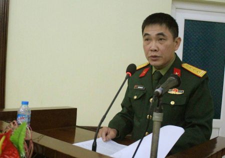 Đại tá Hà Thanh Sơn, Chủ nhiệm Chính trị Cục Hậu cần đọc Dự thảo báo cáo kiểm điểm.
