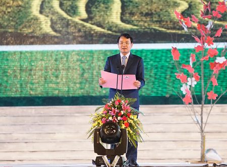 Đồng chí Đặng Xuân Phong, Chủ tịch UBND tỉnh, Trưởng Ban Tổ chức Năm Du lịch quốc gia 2017 phát biểu chào mừng.