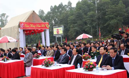 Các đại biểu dự khai hội báo Xuân.