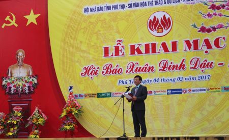 Ông Bùi Văn Quang, Phó Bí thư Thường trực Tỉnh ủy Phú Thọ phát biểu chúc mừng Hội báo Xuân.