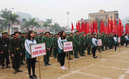 Các thanh niên huyện Bắc Quang chuẩn bị lên đường nhập ngũ.