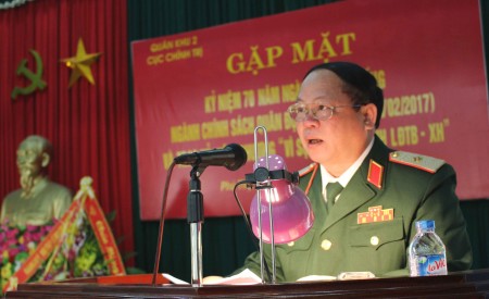  Thiếu tướng Vũ Sơn Hoàng, Phó Chủ nhiệm Chính trị Quân khu đọc diễn văn kỷ niệm.