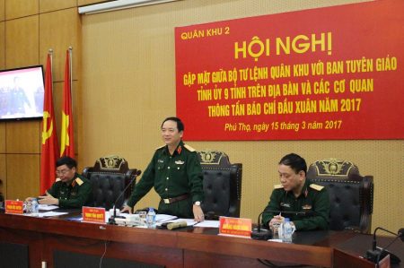 Thiếu tướng Trịnh Văn Quyết, Bí thư Đảng ủy, Chính ủy Quân khu khai mạc hội nghị.