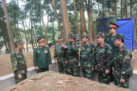 Thượng tướng Nguyễn Phương Nam kiểm tra hệ thống thao trường của Quân khu 2.