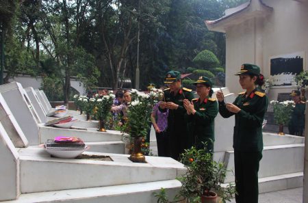 Thành kính biết ơn các anh hùng liệt sỹ thanh niên xung phong và 10 cô gái Ngã Ba Đồng Lộc. 