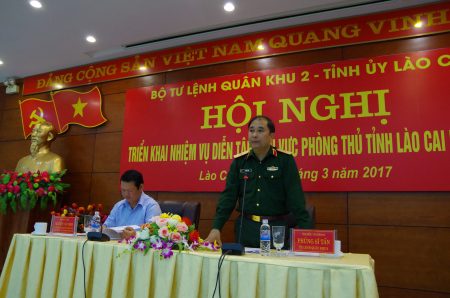 Tư lệnh QK tại buổi làm việc với lãnh đạo tỉnh Lào Cai.