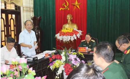 Lãnh đạo Sở Lao động - Thương binh và Xã hội tỉnh Phú Thọ báo cáo công tác thẩm tra, xác minh hồ sơ thương binh của tỉnh, theo Kết luận số 999.