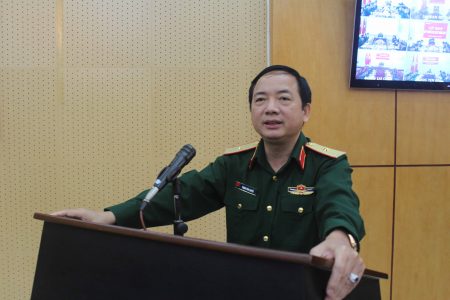 Đồng chí chính ủy QK phát biểu chỉ đạo hội nghị tập huấn.