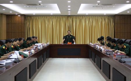 Thiếu tướng Trịnh Văn Quyết, Bí thư Đảng ủy, Chính ủy Quân khu chủ trì làm việc tại cơ quan Bộ CHQS tỉnh Vĩnh Phúc.