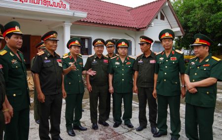 Đoàn công tác trao đổi tại Sư đoàn BB3 (Quân đội ND Lào).