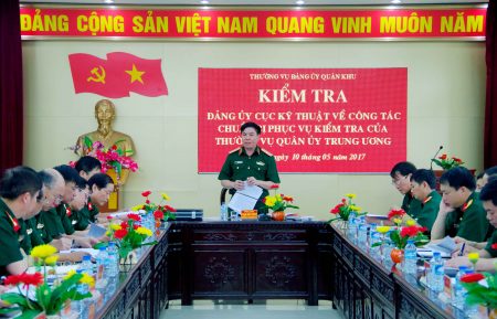Thiếu tướng Phạm Đức Duyên chủ trì kiểm tra công tác chuẩn bị phục vụ kiểm tra của Thường vụ Quân ủy Trung ương tại Cục Kỹ thuật.