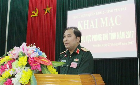 Thiếu tướng Phùng Sĩ Tấn, Tư lệnh Quân khu phát biểu khai mạc cuộc diễn tập.