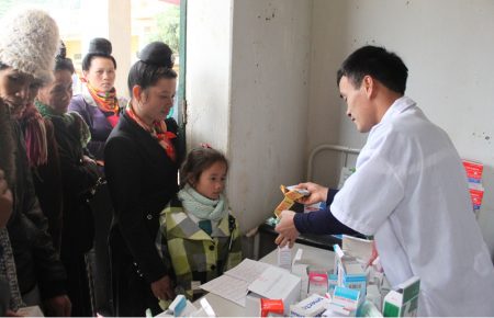Quân y Đoàn KT - QP 326 tổ chức khám bệnh, tư vấn sức khỏe, cấp thuốc miễn phí cho nhân dân xã Nậm Lạnh, huyện Sốp Cộp, tỉnh Sơn La.