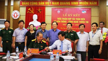 Lãnh đạo Viettel Phú Thọ và Trường Đại học Hùng ký kết thỏa thuận hợp tác toàn diện về lĩnh vực VT,CNTT giai đoạn 2017-2020.